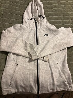 Nike White Zip-Up Hooded Jacket